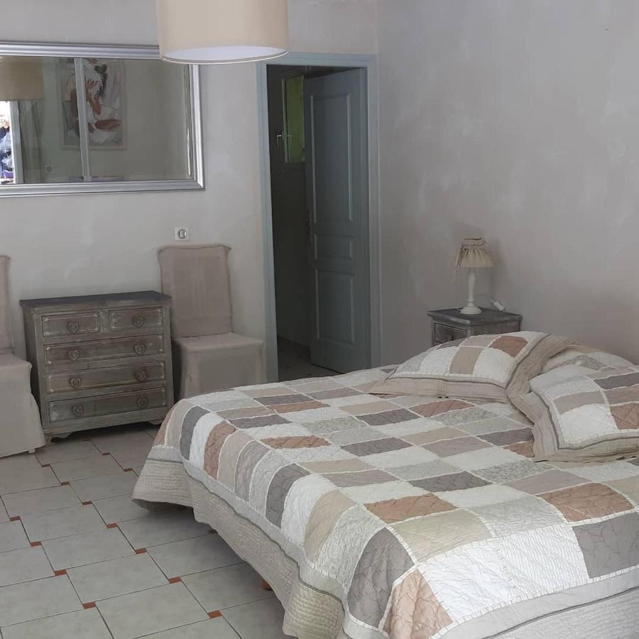 Bed and Breakfast Mas Des Cigognes Le Thor Zewnętrze zdjęcie