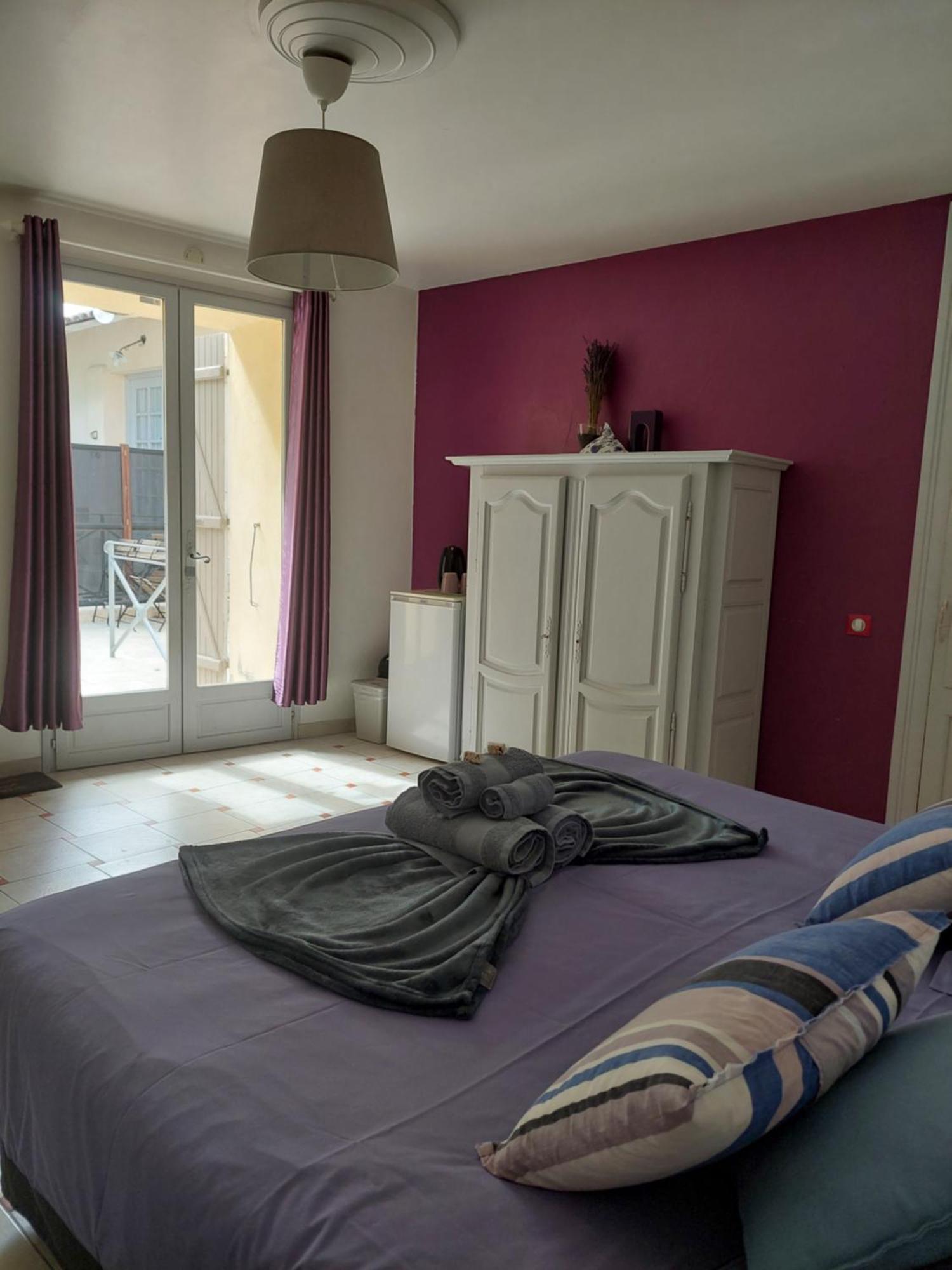 Bed and Breakfast Mas Des Cigognes Le Thor Zewnętrze zdjęcie