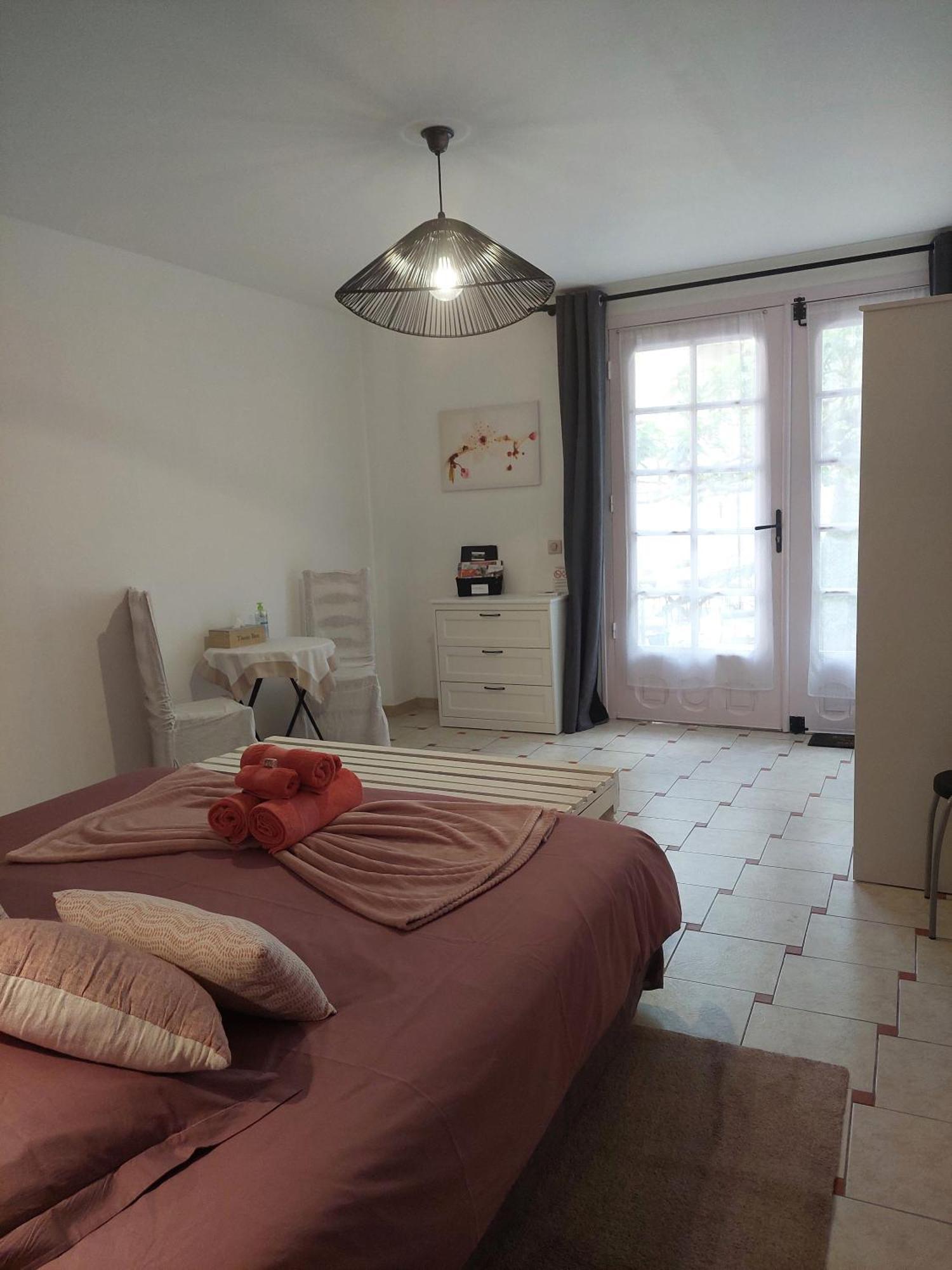 Bed and Breakfast Mas Des Cigognes Le Thor Zewnętrze zdjęcie