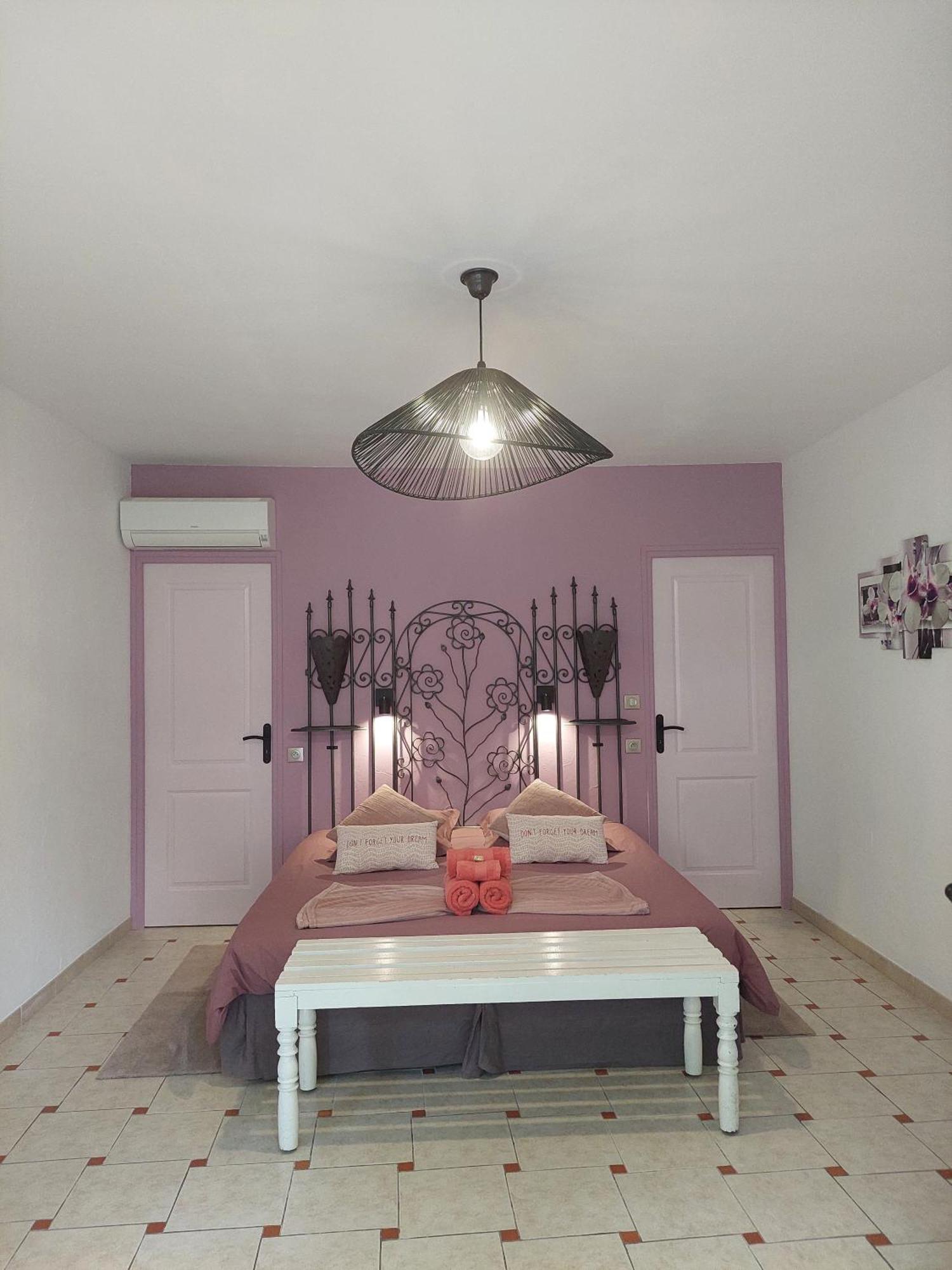 Bed and Breakfast Mas Des Cigognes Le Thor Zewnętrze zdjęcie